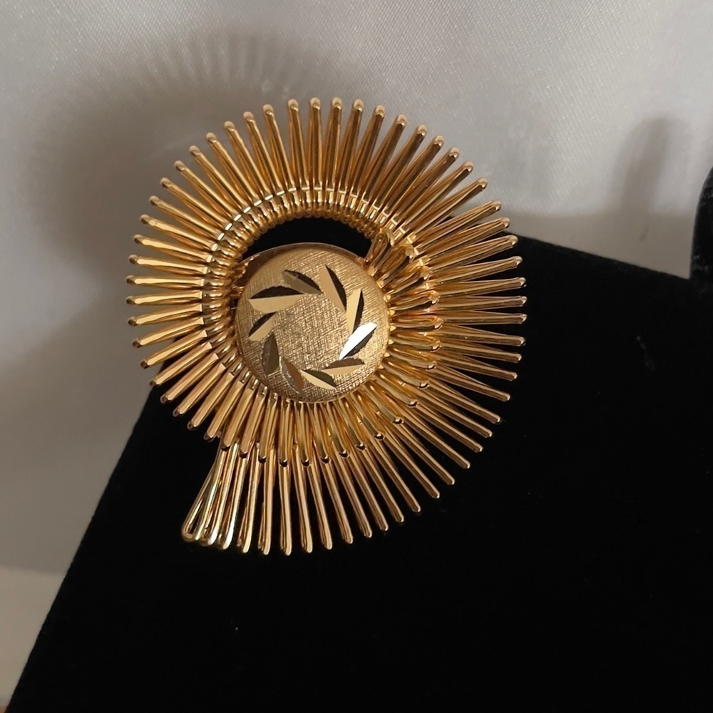 Vintage West Germany scarf brooch spiral gold tone - Picture 1 of 6